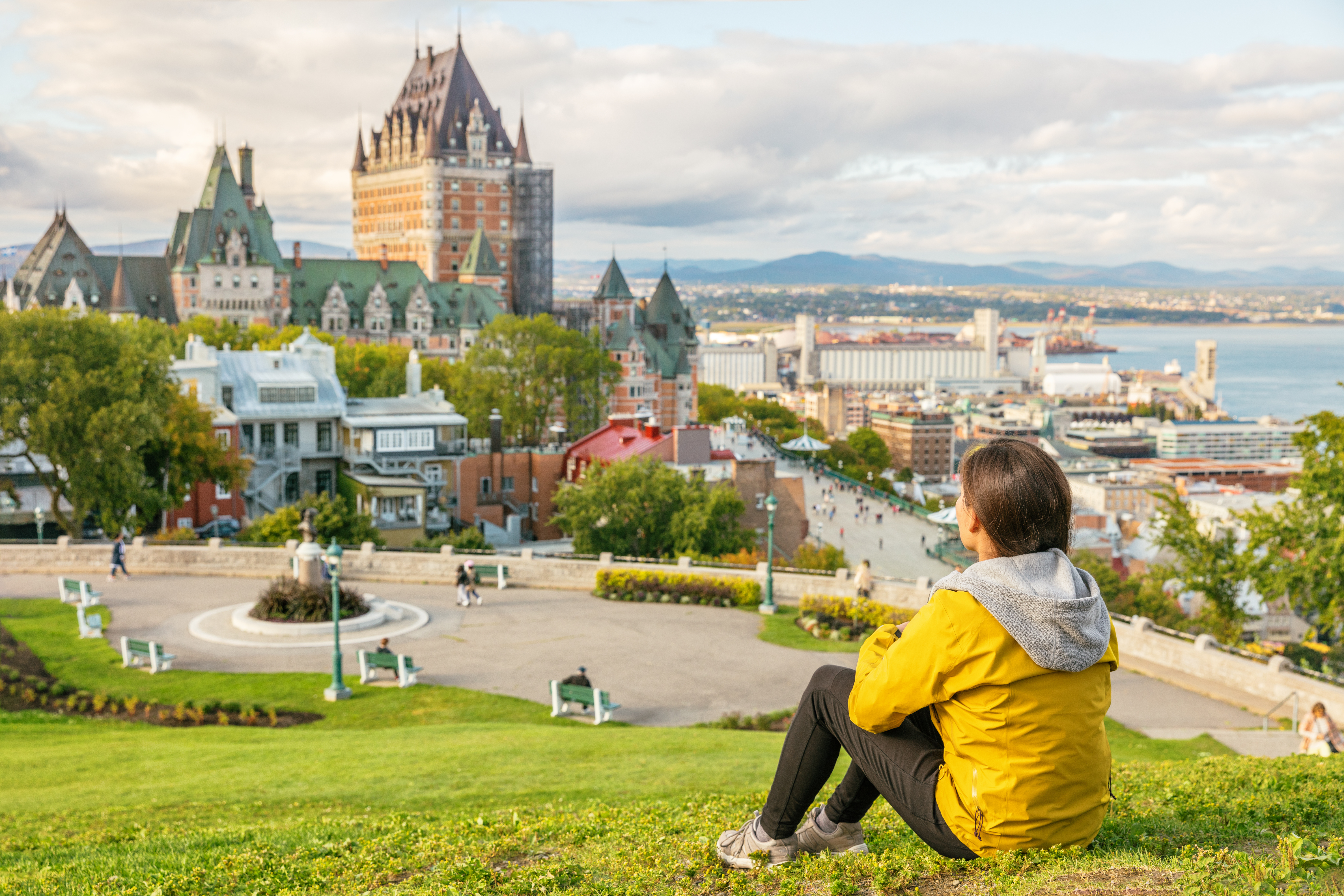 How to Hire Employees in Canada Image
